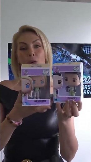 I can't believe it! They made little dolls of me and Edu! #anahickmann #eduguedes #gifts #couple