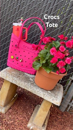 CROCS CLASSIC MEDIUM TOTE Bag #crocs #crocstotebag #crocsbag