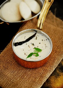Restaurant Style Coconut Chutney For Idli / Dosa