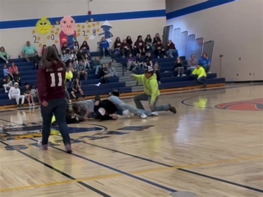 || why was he upside down 😭✌️ || #schoolhomecoming #Homecoming #tugofwar #fyp #xbcyza