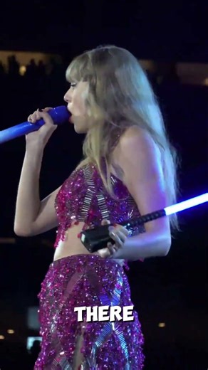 Taylor Swift Hit Herself On Stage 😭
