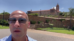 THE UNION BUILDINGS The Union Buildings, Pretoria, the official seat of the South African Government, were designed by Herber Baker and completed in 1913. The statue of Nelson Mandela stands proudly in front of one of the country’s most iconic buildings 🇿🇦 www.deanallen.co.za | Dr Dean Allen - Author Speaker Historian