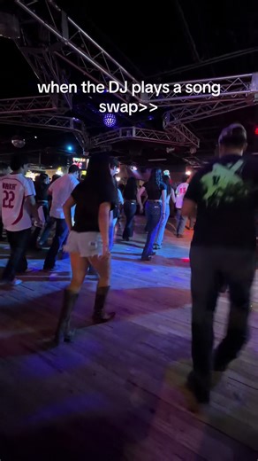 line dancing to songs from rio 10/10🔥🔥 #linedance #rio #songswap #linedancing #jimenaburciaga