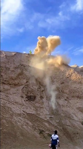 Epic Mountain Bike Slip & High-Speed Jump 🌄💨 | Incredible Trail Ride Adventure 🚵‍♂️ #MountainBike