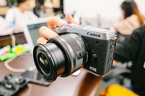 Vloggers, YouTubers and influencers will definitely up their content game with Canon's EOS M6 Mark II