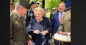 77 Years Later, US Soldiers Replace Woman's Birthday Cake They Took from Home in Italy During WWII
