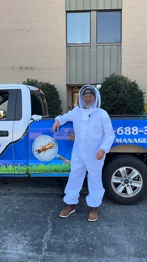 🐝 Just another day in the office —405-688-3400– #fitzhughspestmanagement #waspremovals #commercialbuilding #oklahomacity #okc #oklahoma #pestmanagement | Fitzhugh's Pest Management