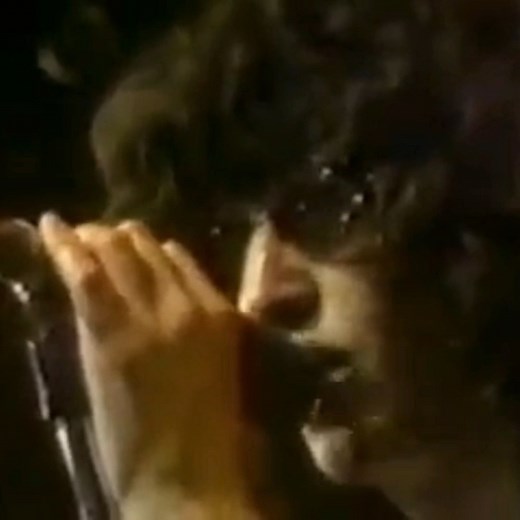 RAMONES - Listen To My Heart | Ramones Forever