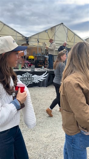 Farm girls ! #halasfarmmarket | Halas Farm Market