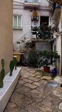 BARI PASSEGGIATA NEL CENTRO STORICO (BARI #003)