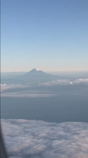 Stunning View of Mount Fuji on Final Approach 🗻✈️