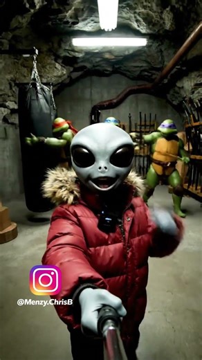 Mini-Alien und Turtles im Trainingsraum 😂 | #alien #training #turtle #turtles #ai #shorts