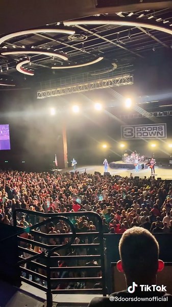 Honoring Military and First Responders with 3 Doors Down | Tribute Concert