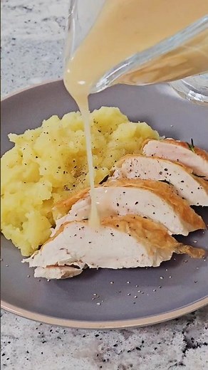 Turkey Gravy Without The Drippings! (The EASIEST Gravy Recipe Ever!)