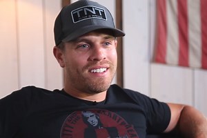 Dustin Lynch Shares Reactions to His Honest Social Media Posts