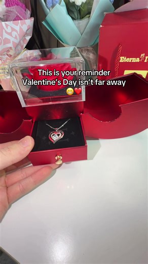 🚨 Valentine’s Day is approaching — now’s the time to lock the gift in. If you’re a man searching for a Valentine’s Day gift for your girlfriend or wife, jewellery like this is always a strong choice. A silver heart necklace engraved with “I love you to the moon and back”, presented in a premium rose-style gift box — romantic, sentimental, and ready to gift. Great option if you’re looking for: • Valentine’s jewellery gift for her • Meaningful Valentine’s Day present for girlfriend • Romantic gif