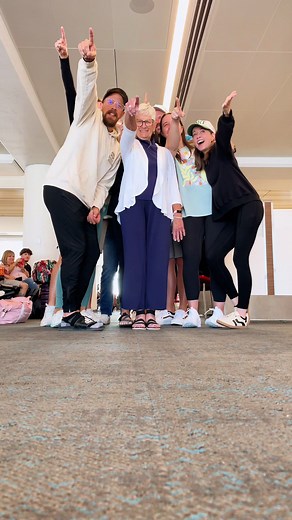 Cousin and Grandma Vacation in Honolulu
