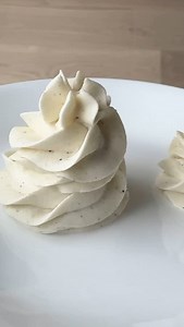 Looks like Buttercream…tastes like Whipped Cream and pipes like a Pro! This lightly sweetened whipped cream frosting has a beautiful texture, great stability, and no artificial flavors—perfect for cakes, cupcakes, and more. It’s an easy whipped cream frosting recipe that holds up well for piping, decorating, and even layered cakes. Plus, a vegan whipped cream frosting recipe is included! Available for purchase through the link in my bio. Or write ‘Lite’ 👇and I’ll send you the details! | Funky B