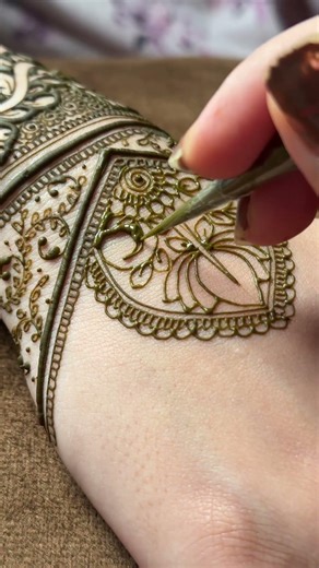 floral mehndi design #henna #hennatattoodesign #hennadesign
