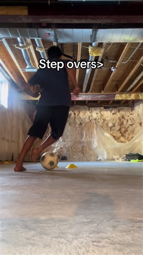 what’s your favourite skill move? 🇧🇷 #soccerskills #stepovers #ronaldo #footballtiktok
