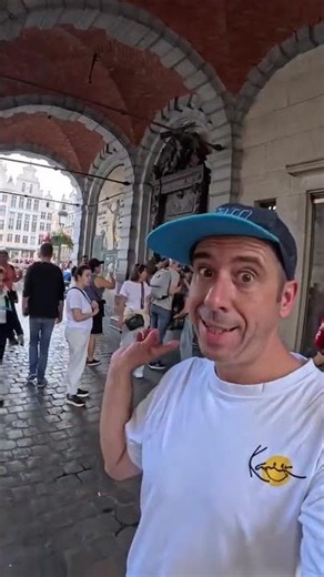 When you forget you're a tour guide in Brussels😅🍟