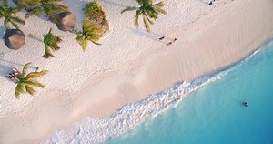 Vue aérienne des vagues de la : vidéo de stock (100 % libre de droit) 1030914140 | Shutterstock