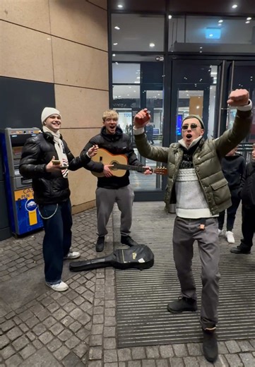 Śpiewamy Halo, tu Londyn w Szczecinie tego hitu od WEEKEND @zespol_weekend po prostu nie mogło zabraknąć! #polishsong #dc #polska #viral #fyp @LEADER Tik tok @wonsatyfn