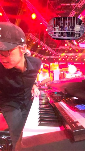 Indra Permana on Instagram: "Keyboard Cam yang penting Happy. All talent konser tercipta untuk Ungu. #ip22keyboardcam"