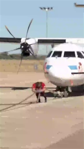 Eddie Hall pulling a plane #eddiehall #eddiehallmeme #eddiehallgym #wsm