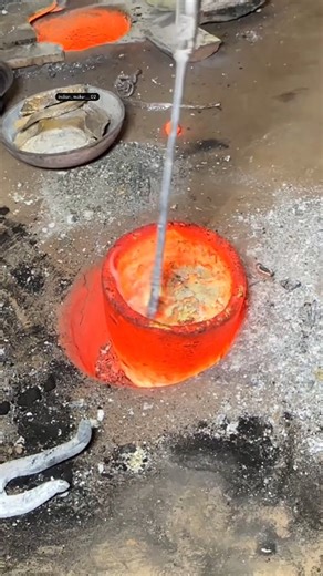 indian_maker__02 on Instagram: "Handcrafted Brass Photo Frame Using Ancient Methods 🔨 #BrassCraft #AncientTechnique #MetalArt #TraditionalCrafts #HandmadeInIndia #BrassMaking #Craftsmanship #ArtisanWork #HeritageCraft #ReelIndia"