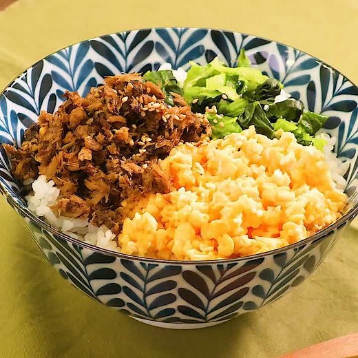 簡単いろどり♪ さば缶そぼろの三色丼のレシピ動画・作り方 | デリッシュキッチン