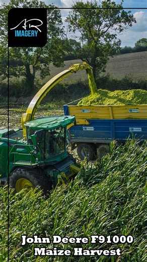 John Deere F9 1000 Harvesting Maize | Turn Up the V12