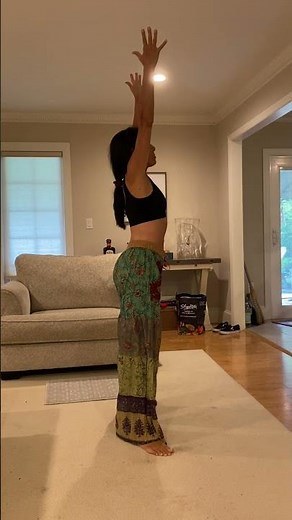 SQUAT TO STANDING Flow #malasaña #yogashortvideo