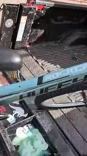 Street Scrapping: Discovering What Wealthy People Threw Away #CurbsideTreasure #ScrapLife #PalletHunting #UpcyclingIdeas #HiddenGems #DIYFinds #EcoFriendly #SustainableLiving #ThrillOfTheFind #TrashToTreasure | Scrap & Pallet Man