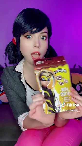 Unboxing Miraculous Ladybug Candy Packages!