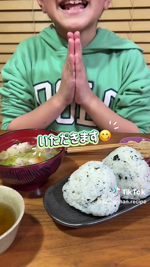人気の給食メニュー：簡単わかめご飯レシピ
