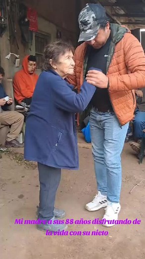 Videos de Elizabeth Alva R (@elizabeth.alva.r) con “Payaso - Cholo Berrocal”