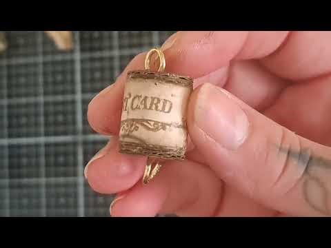 Mini spools for decorating book spines by recycling cardboard rolls