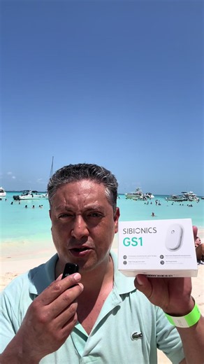 🏖️🌊 ¡La diabetes no tiene por qué impedirte disfrutar la playa! Muchos pacientes me preguntan si pueden nadar usando un monitor continuo de glucosa. 💙 La respuesta es sí, siempre que conozcas sus límites. El GS1 de SIBIONICS cuenta con certificación IP28, por lo que puedes ducharte y nadar, pero recuerda estas dos reglas: ✅ No sumergirlo a más de 1 metro de profundidad. ✅ No permanecer bajo el agua por más de 30 minutos continuos. La tecnología está para darte libertad… pero conocerla es lo q