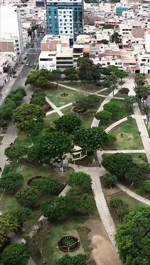 𝐂𝐨𝐧𝐨𝐜𝐞 𝐧𝐮𝐞𝐬𝐭𝐫𝐚𝐬 𝐢𝐧𝐬𝐭𝐚𝐥𝐚𝐜𝐢𝐨𝐧𝐞𝐬 𝐲 𝐝𝐞𝐬𝐜𝐮𝐛𝐫𝐞 𝐞𝐥 𝐥𝐮𝐠𝐚𝐫 𝐢𝐝𝐞𝐚𝐥 𝐩𝐚𝐫𝐚 𝐥𝐥𝐞𝐯𝐚𝐫 𝐭𝐮 𝐩𝐨𝐭𝐞𝐧𝐜𝐢𝐚𝐥 𝐚𝐜𝐚𝐝é𝐦𝐢𝐜𝐨 𝐚𝐥 𝐦á𝐱𝐢𝐦𝐨 𝐧𝐢𝐯𝐞𝐥 ✨🎓 Bienvenidos al campus de Max Planck Preuniversitario, donde la innovación y el aprendizaje se encuentran. 🖥️ ✅ Aulas modernas y cómodas. ✅ Pizarras digitales interactivas para clases altamente dinámicas. ✅ Protocolos de Seguridad. 🔎 Descubre el mejor lugar para aprender, rodeado de tecnología, inn