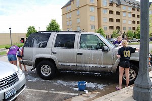 Eureka Cheerleaders Host Car Wash