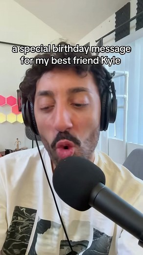 HAPPY BIRTHDAY @Kreative Kyle from me and @Morgan Jay 🎉 For context, this is Kyle’s all time FAV comedian. Kyle was bummed that he missed out on one of Jay’s live shows, so I wanted to bring the show to him (even if it’s only a minute long) 🎁🎂 Happy birthday again Kyle, you deserve nothing but the best 🙏 #morganjay #robloxfyp #robloxfunny #roblox #fyp