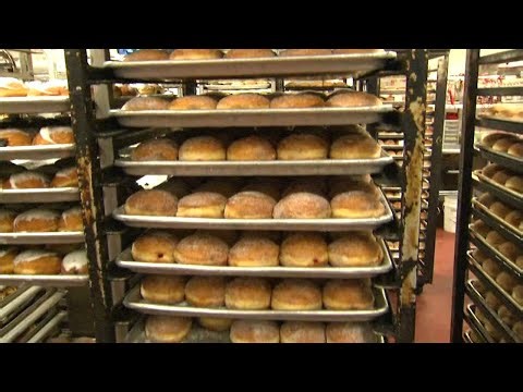 Chicago bakeries open early for residents craving paczkis