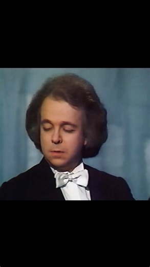Bach — Harpsichord Concerto No.3, BWV 1054 (Adagio e piano sempre) piano: Cyprien Katsaris With the Philharmonische Virtuosen Berlin composer: Johann Sebastian Bach (1685-1750) |