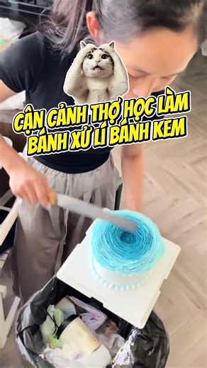 Vì sao thợ học làm bánh đổ kem vào thùng rác không thương tiếc?