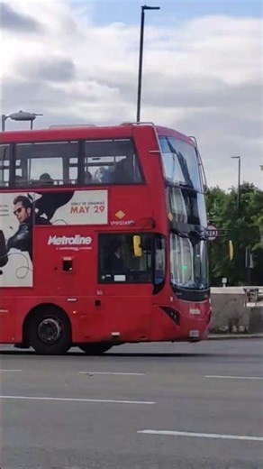 Route H91 LA68 DXV VMH2549 departing Gillette Corner