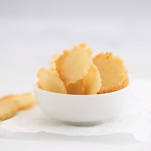 {ad} Turn left over rice into rice crackers! You get to control the salt. the flavourings and they are quite easy/fun to make https://mykidslickthebowl.com/homemade-rice-cracker-recipe/ The ingredients used to make these rice crackers including the rice and olive oil were gifted to me by Countdown Supermarkets | My kids lick the bowl