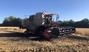 Une moissonneuse-batteuse a pris feu dans l’Orne, 200 m² de blé brûlés