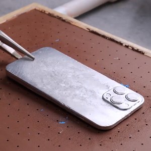 836K views · 1.4K reactions | Process of making a stunning snake phone case! | 5-Minute MAGIC | Facebook