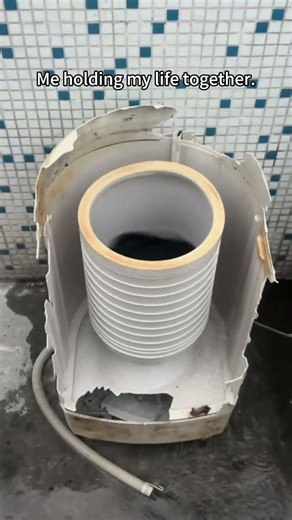 This Washing Machine Completely Gave Up on Life 💀